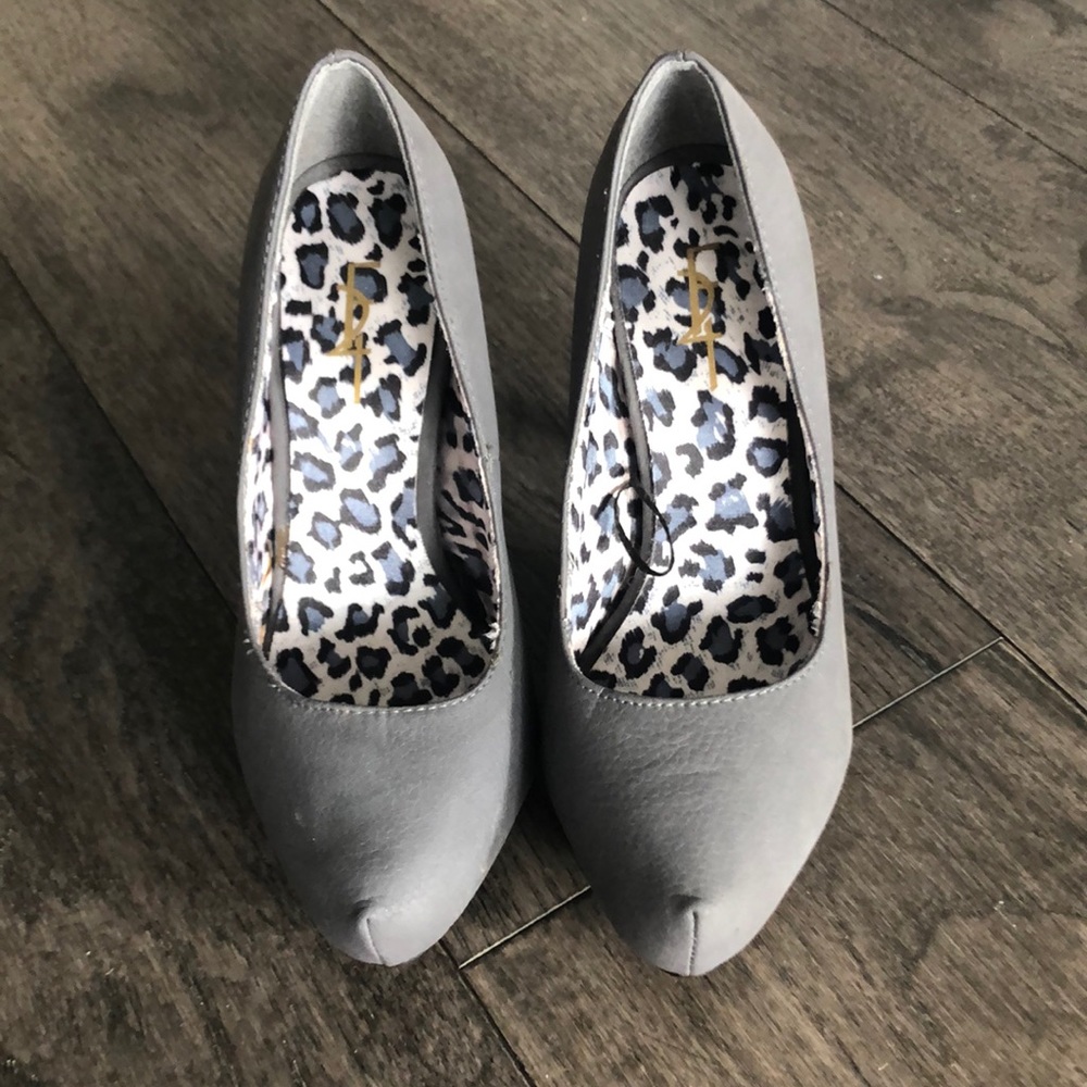 Forever 21 Woman’s pumps - Picture 1 of 8